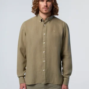 Linen shirt with corozo buttons